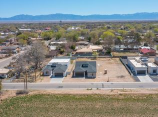 330 SW Sichler Rd, Los Lunas, NM 87031