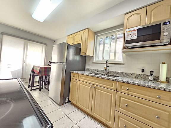 4th image of 5521 Dundee St