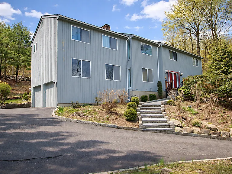 78 Sturbridge Rd — Photo 2