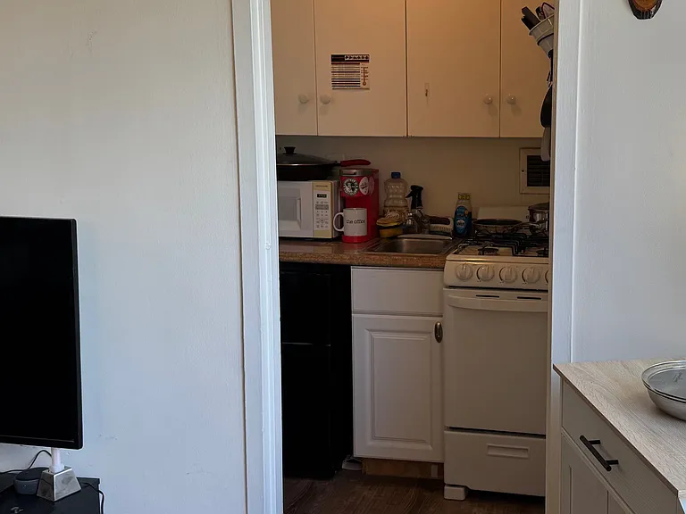 Entry to nice kitchen