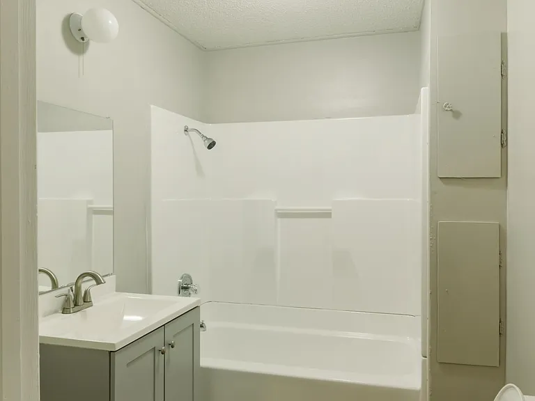 503 Armstrong Ave — Photo 5