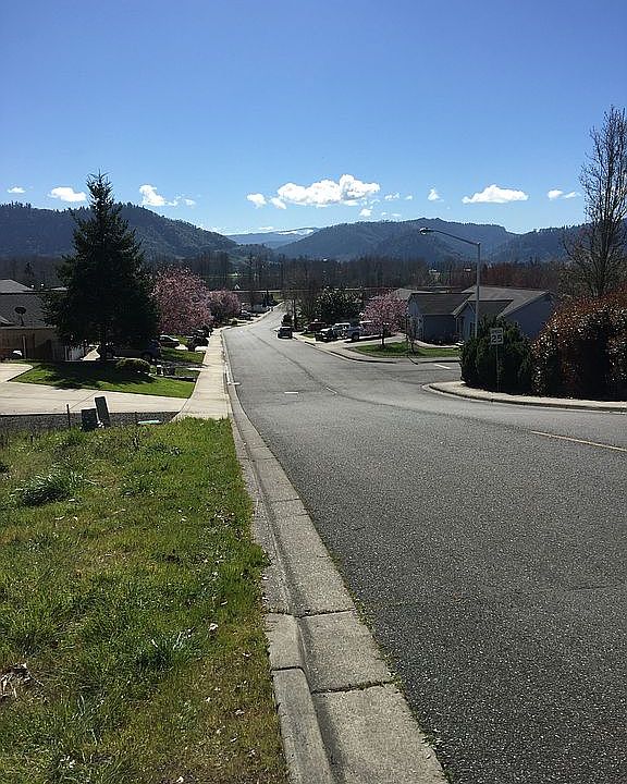 2nd image of 429 NW Pintail Ave