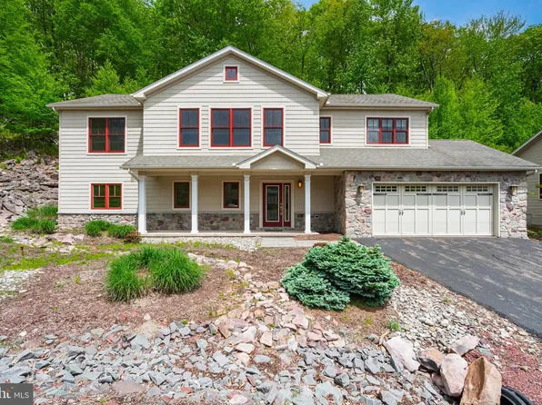 54 Bluestone Ct, Lake Harmony, PA 18624