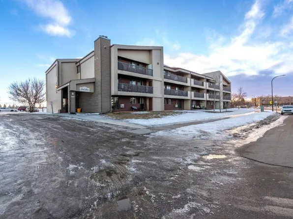 5607 S 31st St #203, Lloydminster, AB T9V 2H3