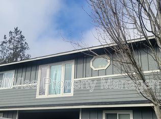 714 SE 9th St, Grants Pass, OR 97526