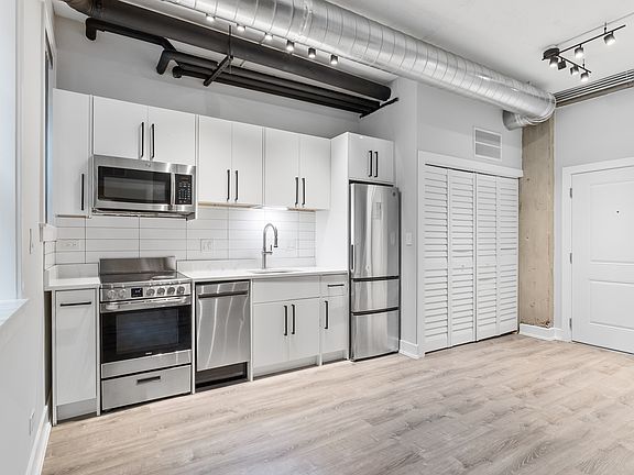 3rd image of 7645 N Sheridan Rd #109