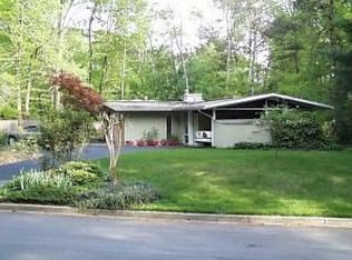 2413 Brentwood Pl, Alexandria, VA 22306