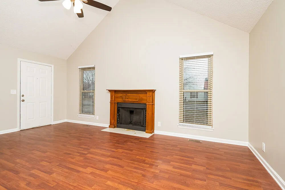 3 bed, 2.0 bath, 1212 sqft, $1,925 — Photo 4