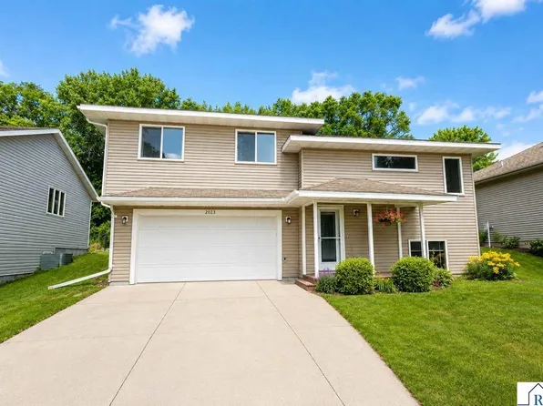 2023 Moore Dr, Saint Peter, MN 56082