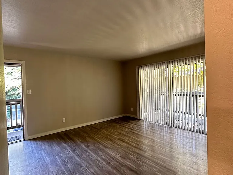 Riverbend Apartments — Photo 42