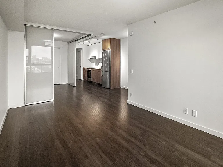 183 Georgia St E — Photo 92