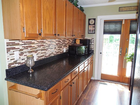 Check out the back splash!
