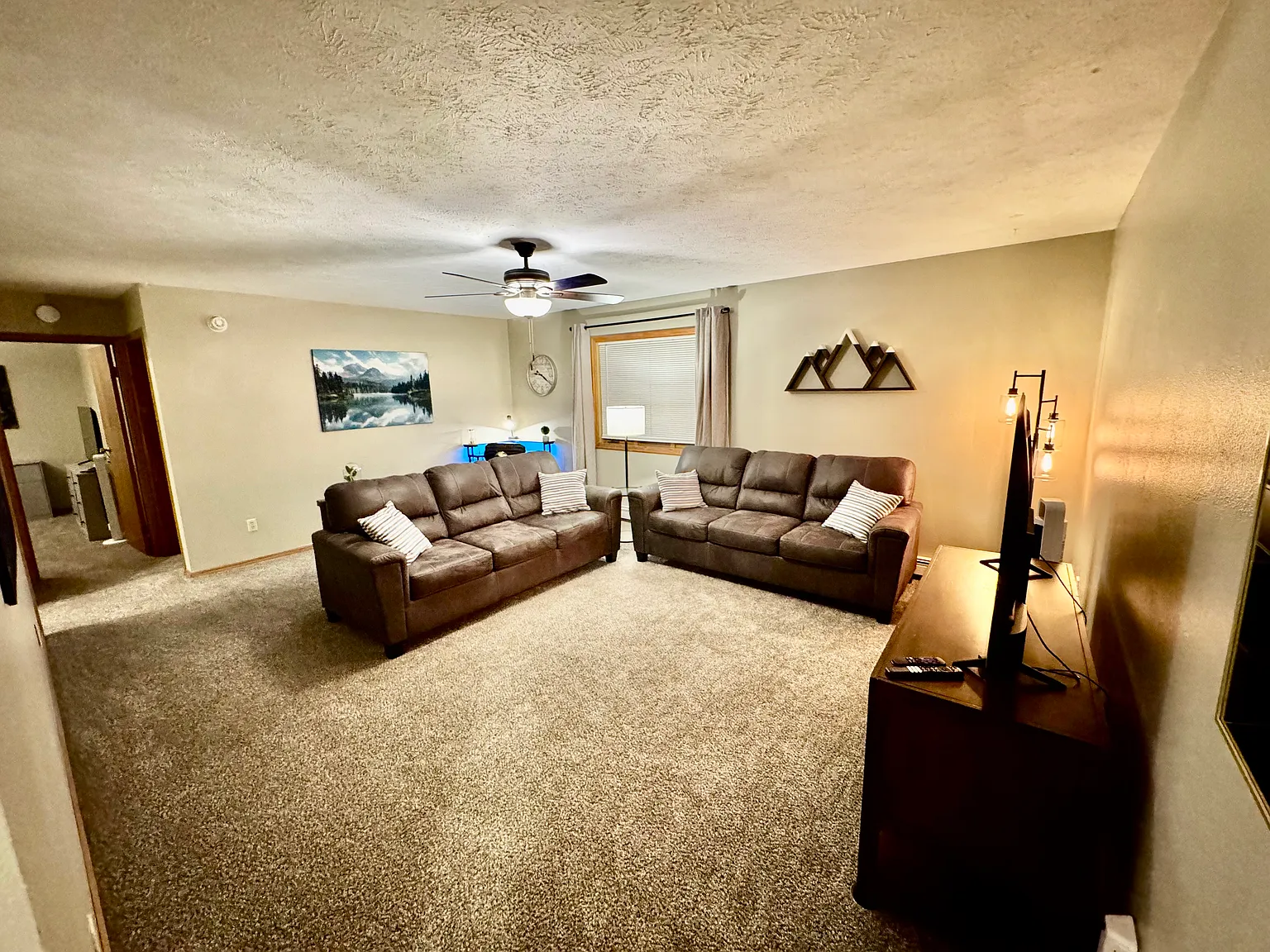 2 bed, 1100 sqft, $2,200 — Photo 2