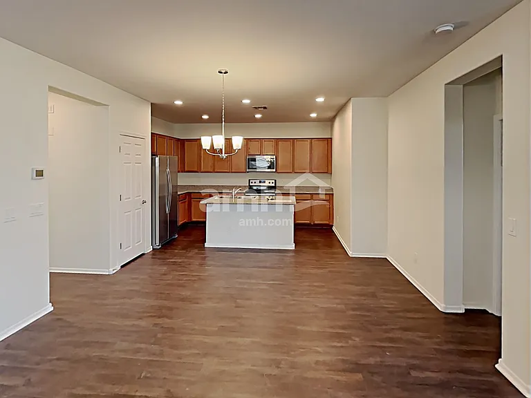 1688 E Primavera Way — Photo 4