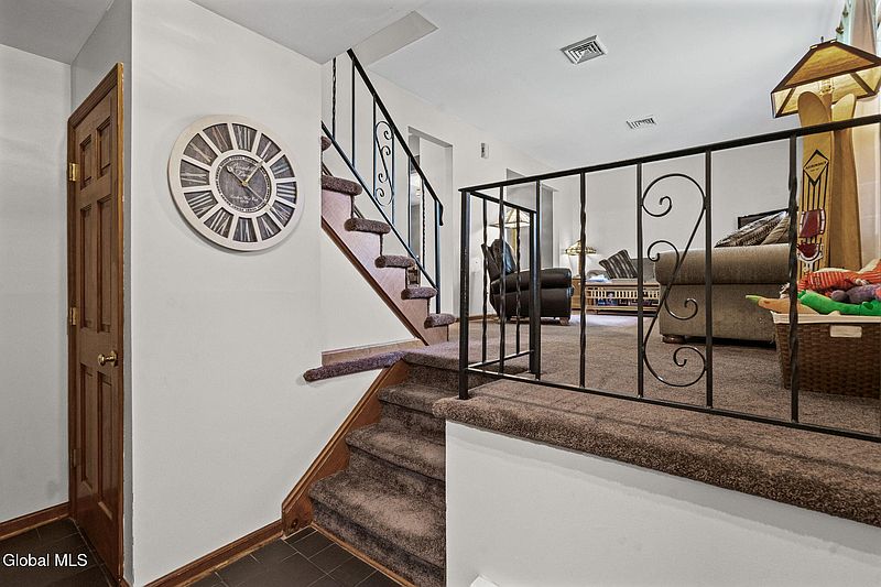 4th image of 10 Schlensker Drive