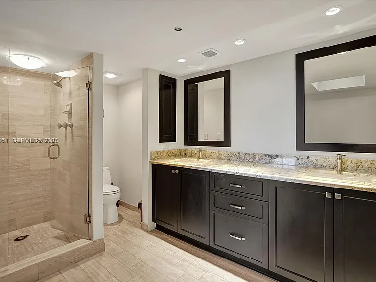 19667 Turnberry Way #9B — Photo 32