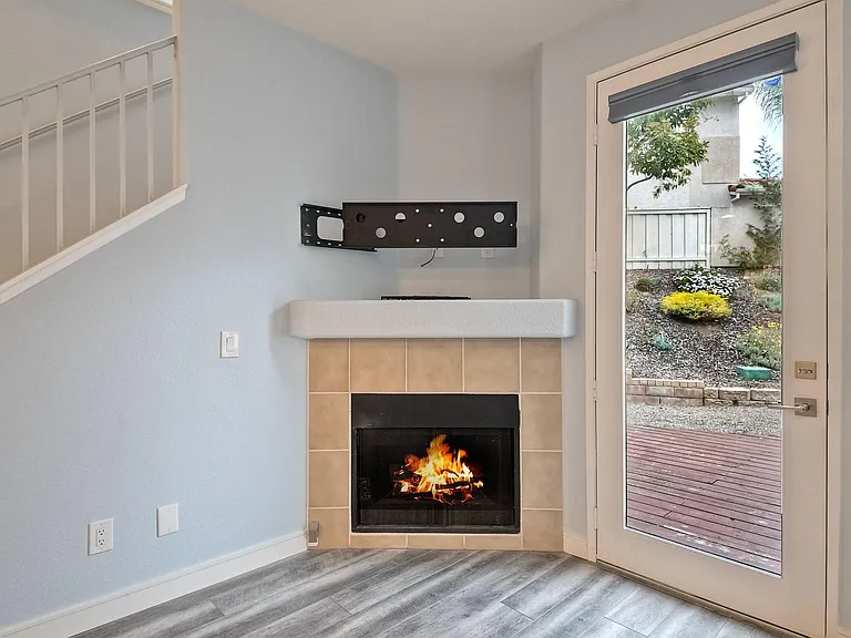 Flat Screen TV Mount/Natural Gas Fireplace/Back Yard Door