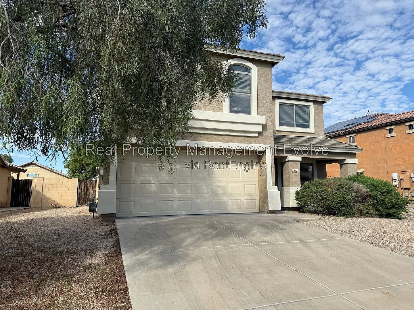 4 bed, 2.5 bath, 2212 sqft, $1,900 — Photo 3