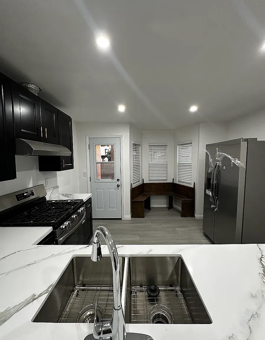2560 E Madison St — Photo 3