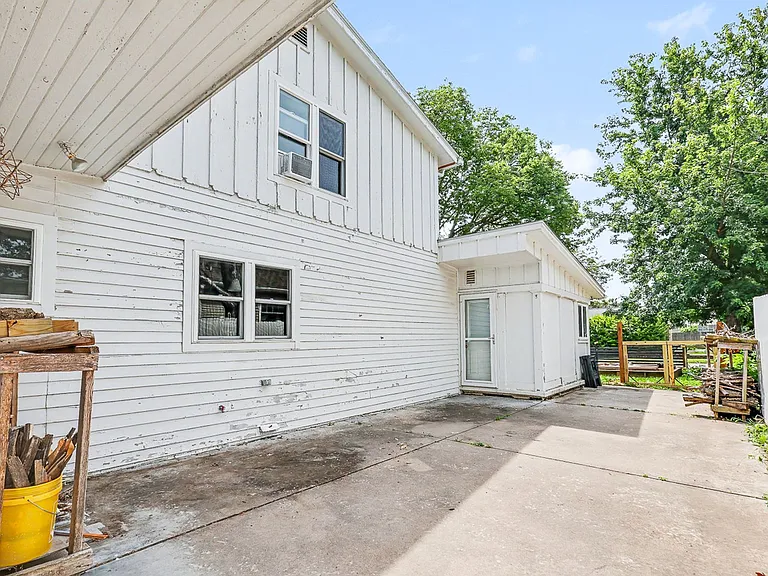 1203 Main St — Photo 6