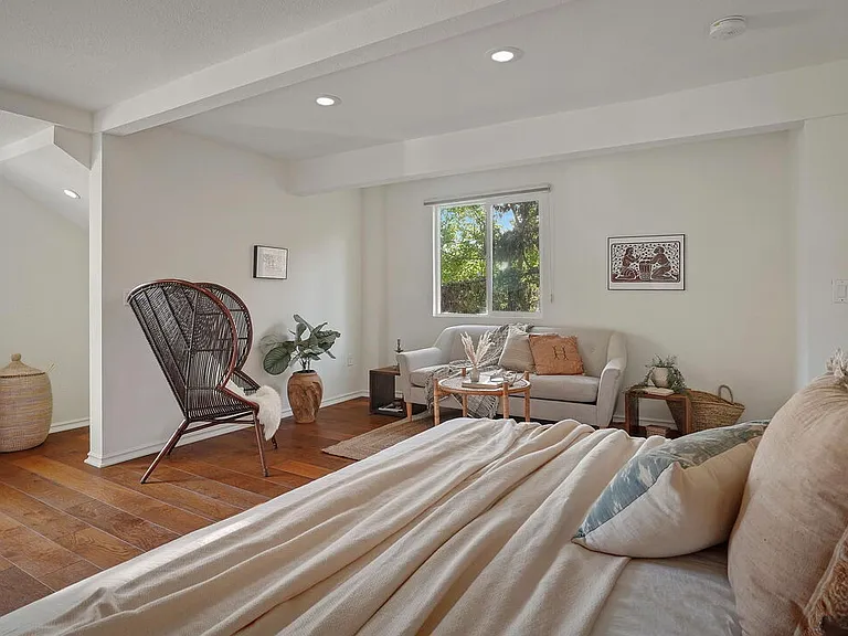 2269 Cove Ave — Photo 16