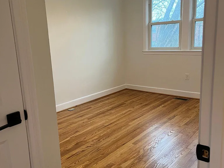 Middle bedroom.