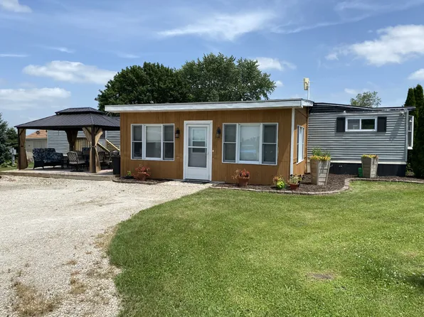 32200 45th St #315, Burlington, WI 53105