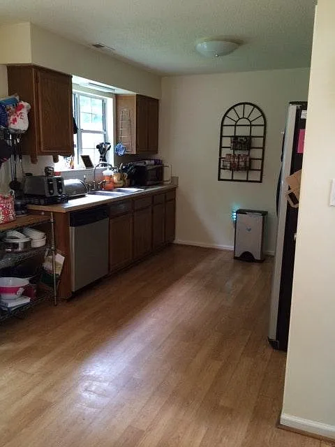4 bed, 1650 sqft, $2,500 — Photo 2