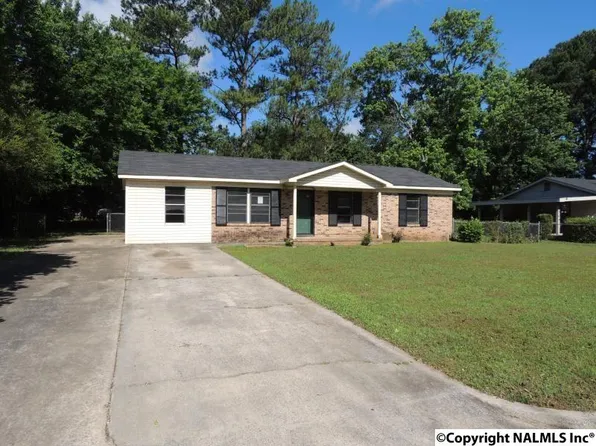 1013 Hillwood Dr SW, Decatur, AL 35601