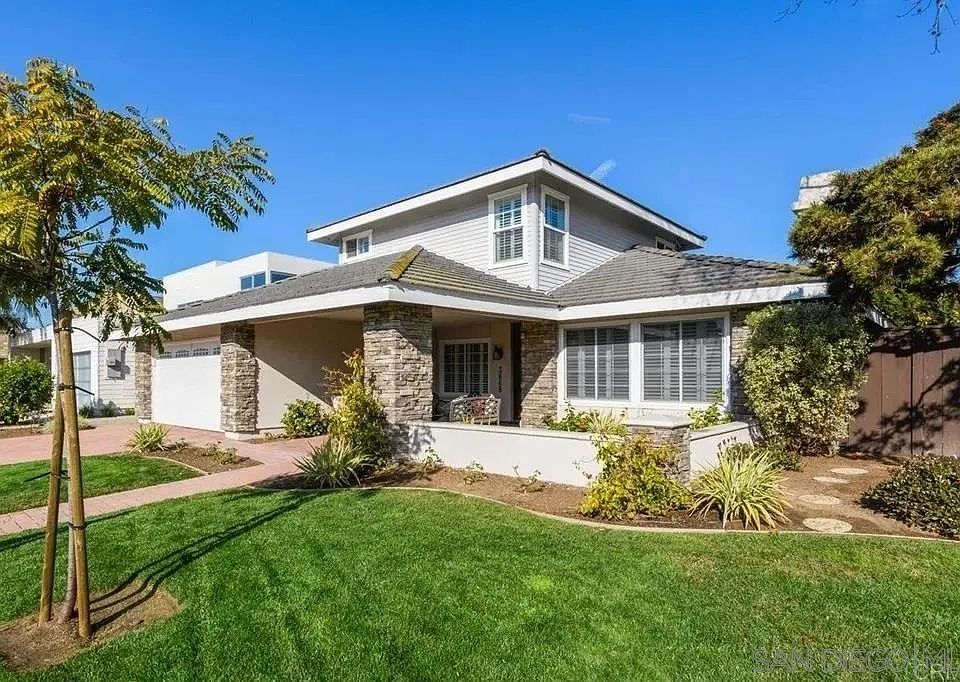 1st image of 3868 Avenida Feliz
