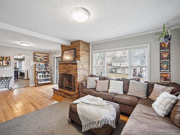 2nd image of 1989 SW 9th St