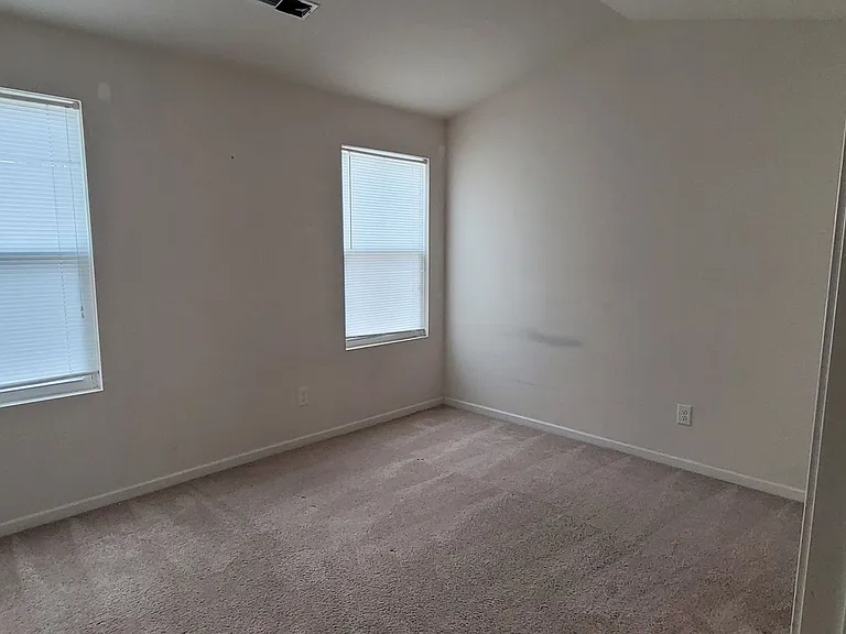 82 Aleah Ct — Photo 7