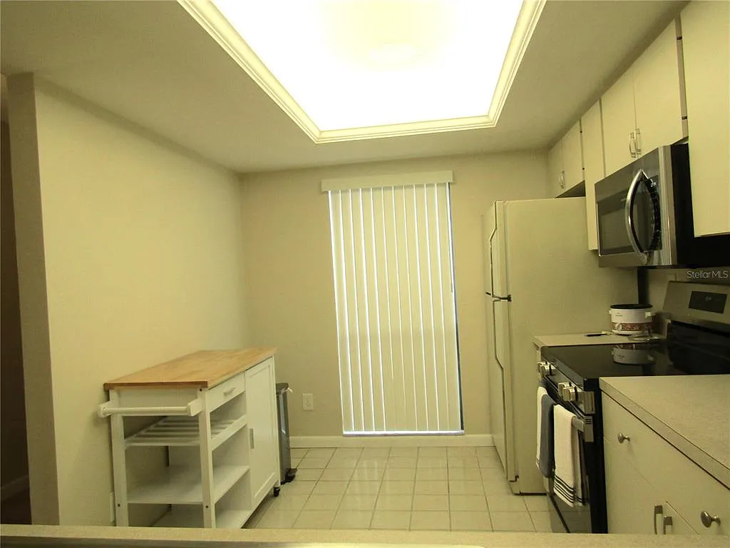 2 bed, 2.0 bath, 1069 sqft, $3,800 — Photo 4