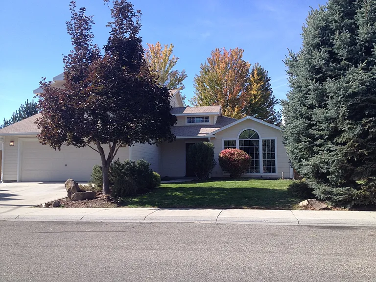 2135 N Monaco Way — Photo 1