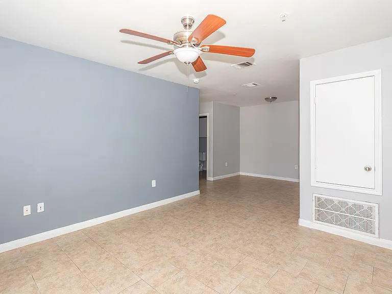 Capewood Apartments — Photo 16