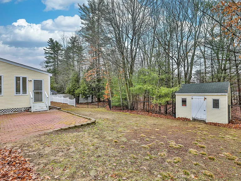 54 Vandora Dr — Photo 35