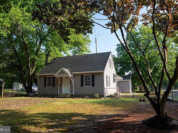 3rd image of 119 Lakewood Dr