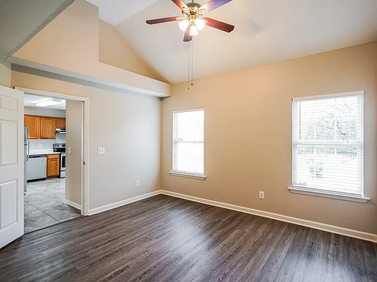 1825 Lakewood Village Dr — Photo 8