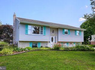 811 Sue Dr, Lititz, PA 17543