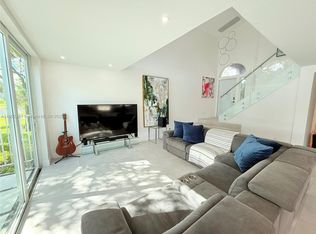 10626 NW 7th St, Pembroke Pines, FL 33026