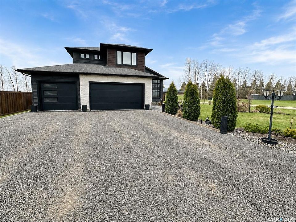 1st image of 1 Lloyd AVENUE