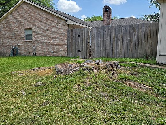 2nd image of 2102 Round Lake Dr