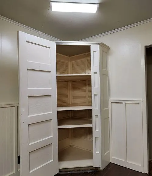 2601 Greenwood St — Photo 3