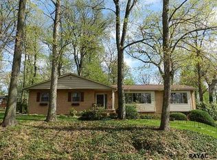 3450 Harrowgate Rd, York, PA 17402