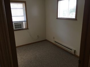 665 Louella Ln, Dubuque, IA 52001