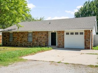 807 W 6th St, Skiatook, OK 74070