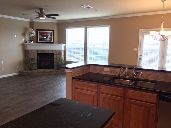 4th image of 1101 Parmer Ln #309