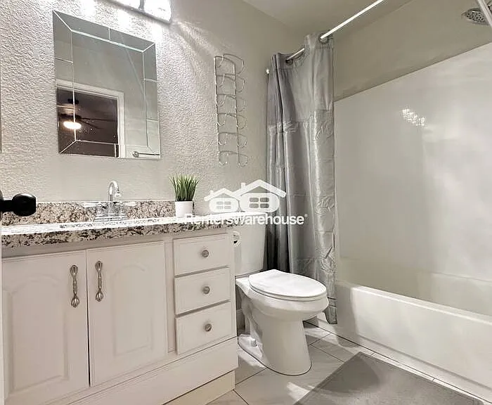 310 W Pontiac Dr #8 — Photo 11