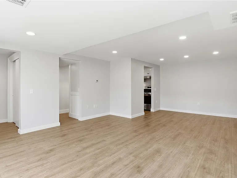 1474 Marsh Rd — Photo 6