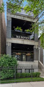 3302 N Racine Ave APT 3, Chicago, IL, 60657